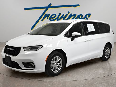 Used 2023 Chrysler Pacifica Touring-L FWD image 8