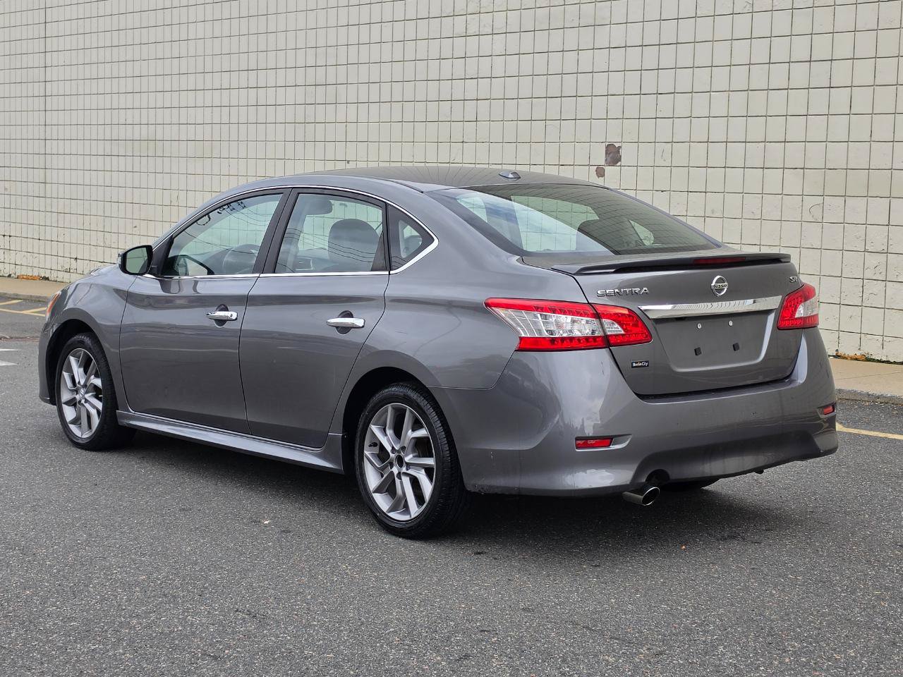 Used 2015 Nissan Sentra SR w/ SR Premium Package FWD image 5