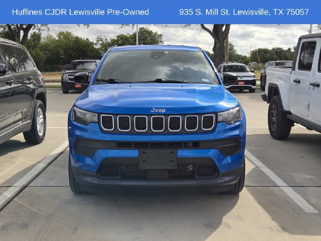 Used 2023 Jeep Compass Sport AWD/4WD image 2