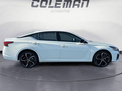 New 2025 Nissan Altima 2.5 SR image 6