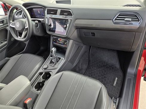 Used 2022 Volkswagen Tiguan SE image 21