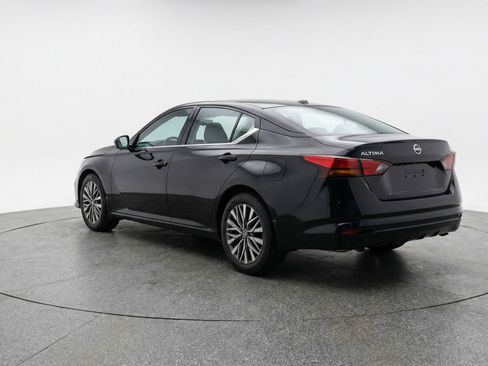 Used 2025 Nissan Altima 2.5 SV image 6