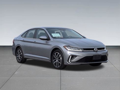 Used 2025 Volkswagen Jetta SE FWD image 8