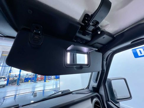 Used 2018 Jeep Wrangler Unlimited Sport S AWD/4WD image 33