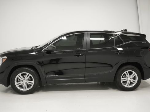 Used 2023 GMC Terrain SLE image 7