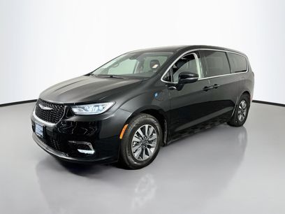 Used 2023 Chrysler Pacifica Touring-L