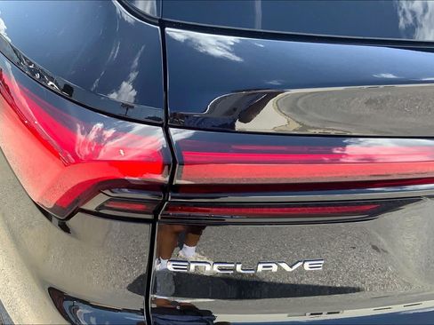 Used 2025 Buick Enclave Sport Touring w/ Power Package FWD image 28