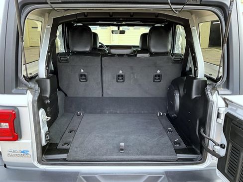 Used 2023 Jeep Wrangler Unlimited Sahara image 9