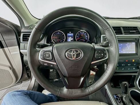 Used 2017 Toyota Camry SE FWD image 11