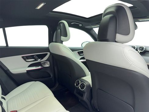 Used 2025 Mercedes-Benz GLC 300 4MATIC image 53