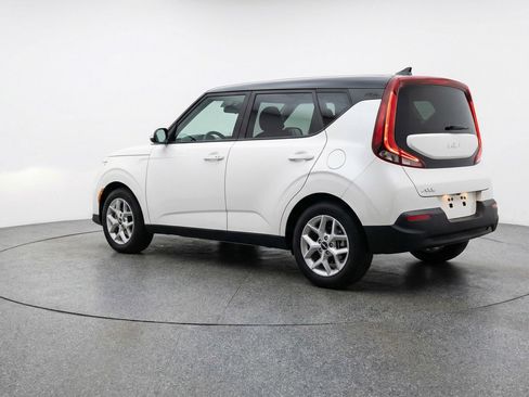 Used 2025 Kia Soul LX w/ LX Technology Package FWD image 6