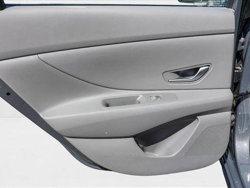 New 2025 Hyundai Elantra SEL image 23