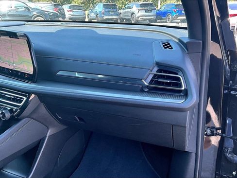 Used 2025 Chevrolet Traverse LT w/ Midnight/Sport Edition AWD/4WD image 15