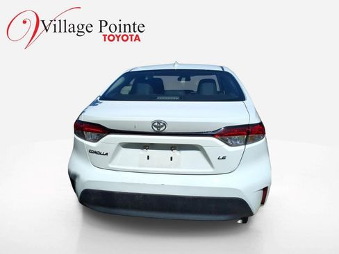 Used 2024 Toyota Corolla LE FWD image 2