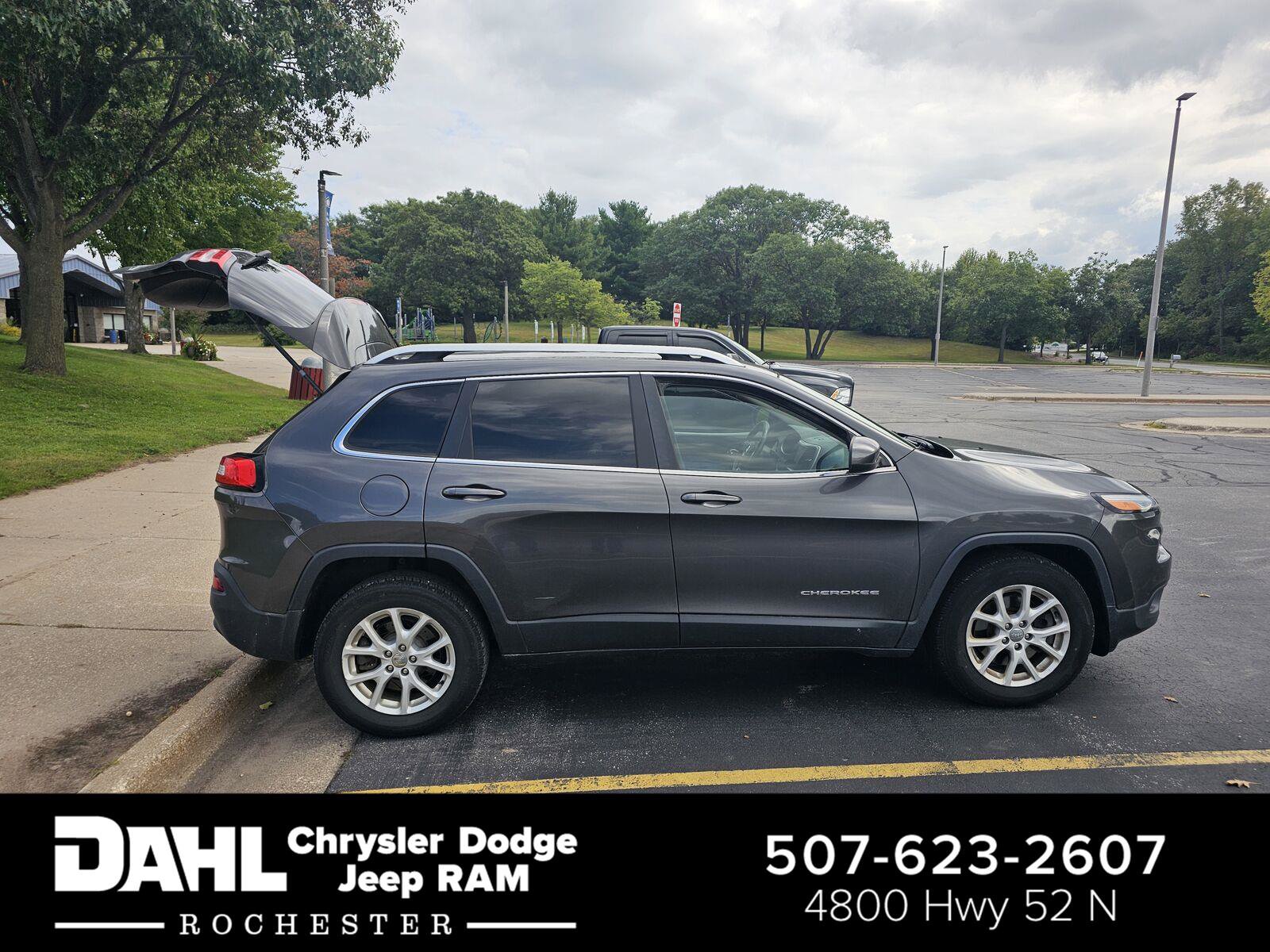 Used 2015 Jeep Cherokee Latitude w/ Cold Weather Group AWD/4WD image 1