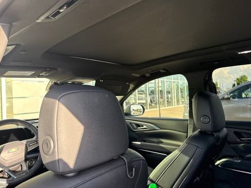 Used 2025 Chevrolet Traverse LT w/ Sun and Wheel Package FWD image 10