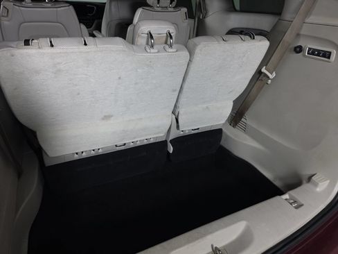 Used 2018 Chrysler Pacifica Limited FWD image 32