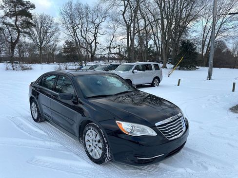 Used 2012 Chrysler 200 LX image 3