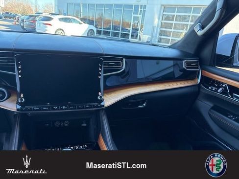 Used 2022 Jeep Grand Wagoneer Series III image 14