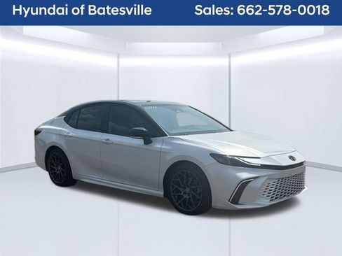 Used 2025 Toyota Camry XSE FWD image 7