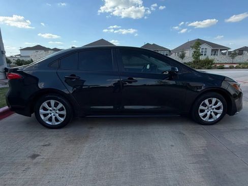 Used 2021 Toyota Corolla LE FWD image 5