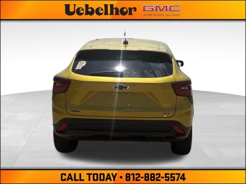 Used 2025 Chevrolet Trax RS FWD image 5