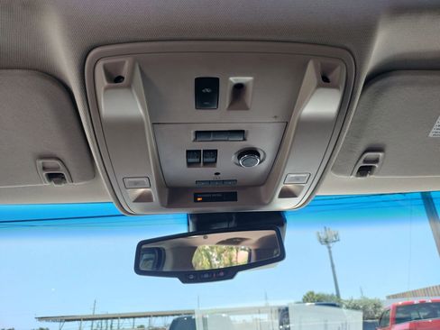 Used 2015 Cadillac Escalade Luxury AWD/4WD image 30