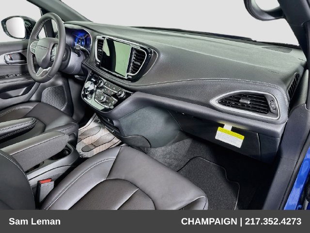 New 2027 Chrysler Pacifica Select FWD image 28