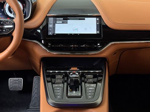 Used 2025 Aston Martin DBX 707 image 14