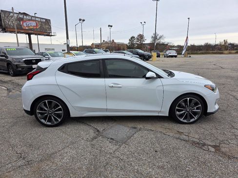 Used 2020 Hyundai Veloster 2.0 Premium image 4