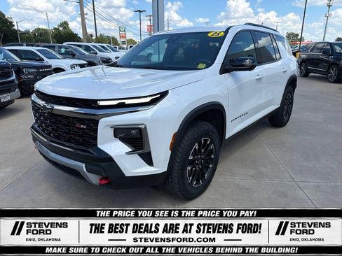 Used 2025 Chevrolet Traverse Z71 w/ Enhanced Driving Package AWD/4WD image 8