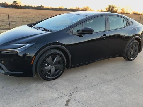 Used 2024 Toyota Prius LE image 5