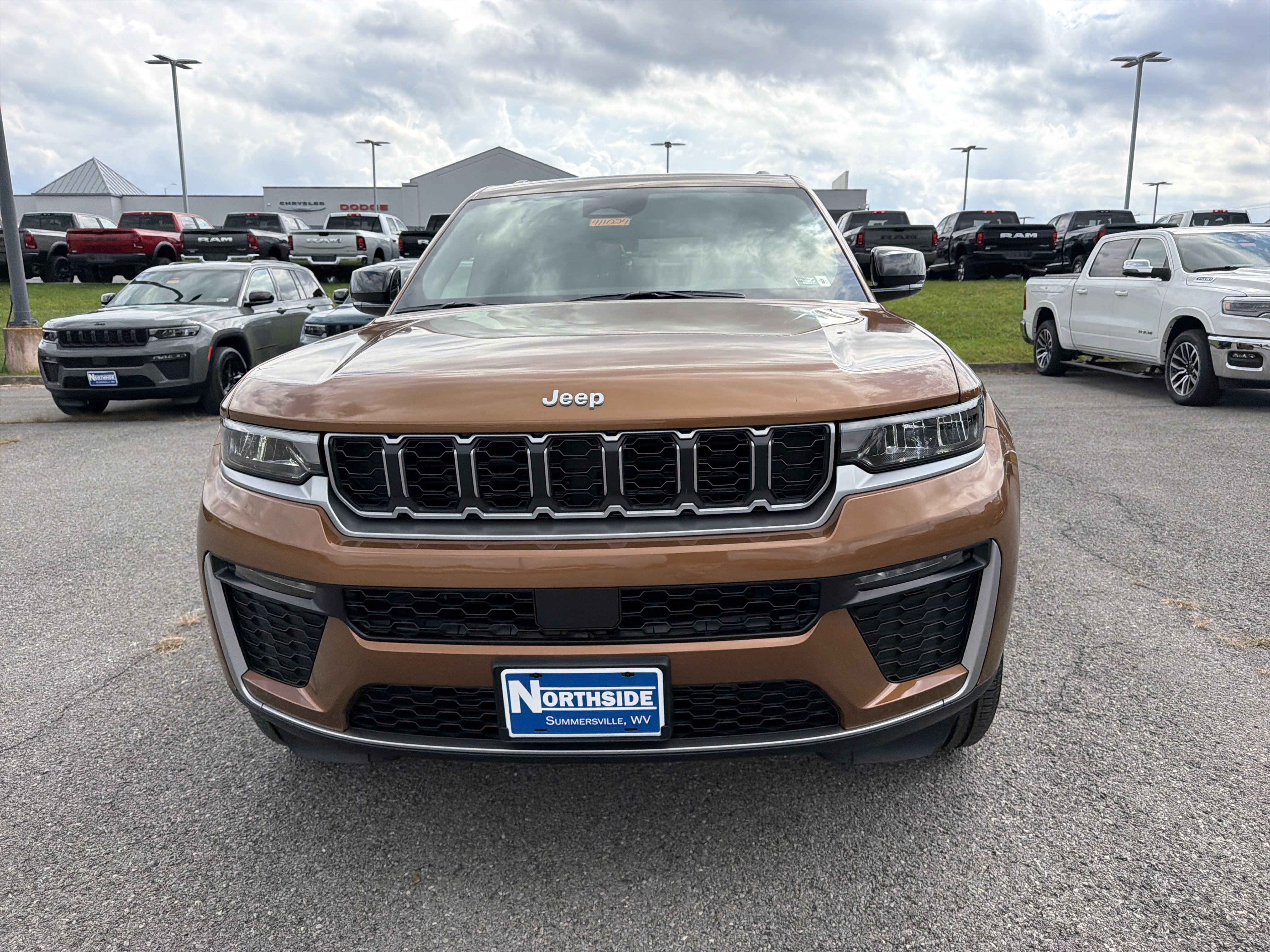New 2027 Jeep Grand Cherokee Limited AWD/4WD image 2