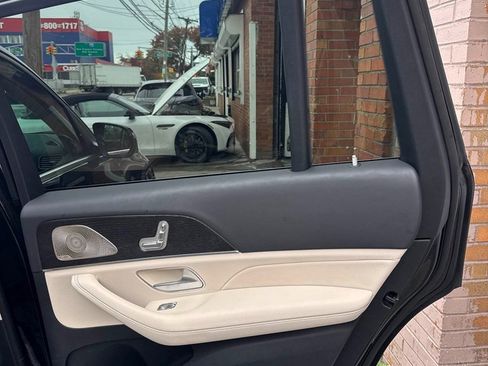Used 2025 Mercedes-Benz GLS 450 4MATIC image 8