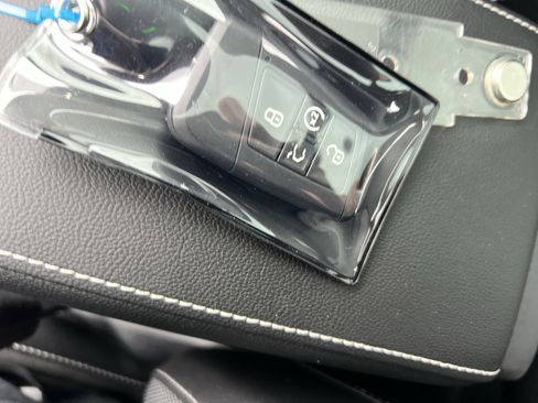 Used 2022 Volkswagen Taos SE w/ Panoramic Sunroof Package image 33