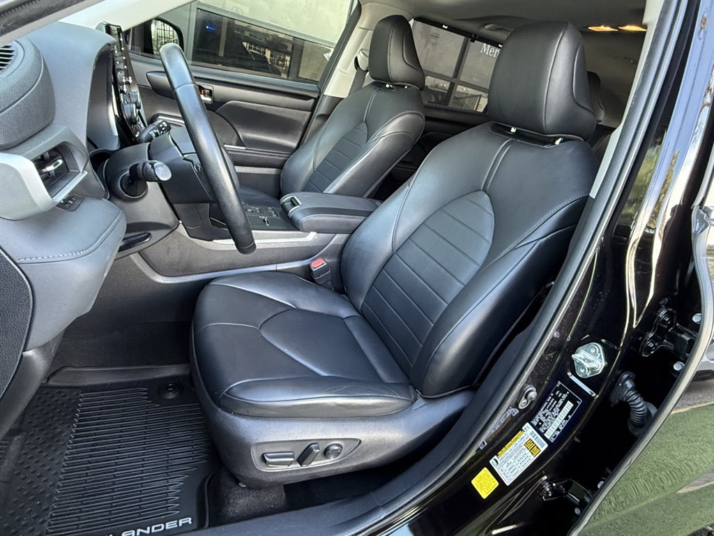 Used 2020 Toyota Highlander XLE FWD image 14