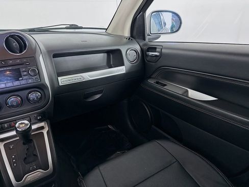 Used 2014 Jeep Compass Latitude FWD image 27