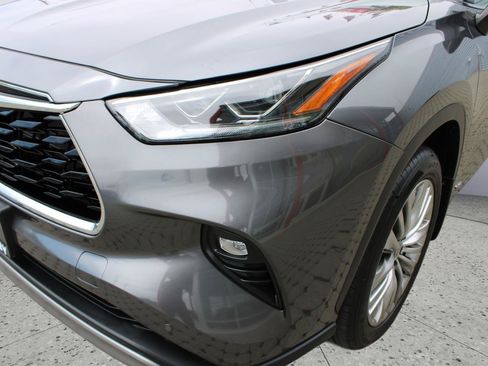 Used 2024 Toyota Highlander Platinum AWD/4WD image 10