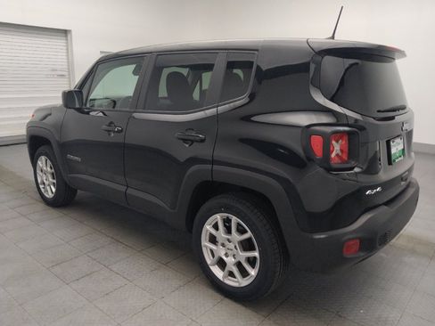 Used 2023 Jeep Renegade Latitude AWD/4WD image 3