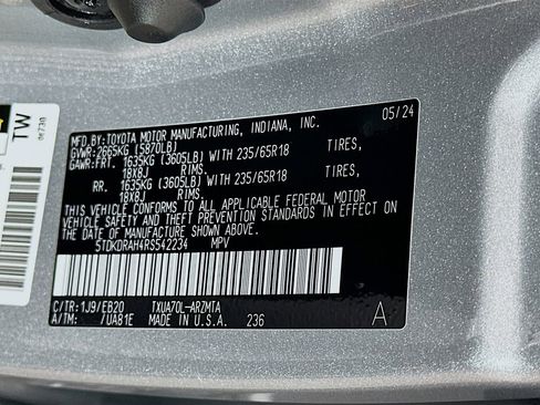 Used 2024 Toyota Highlander XLE image 33