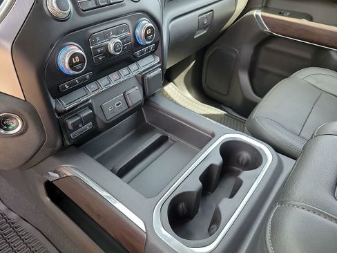 Used 2019 GMC Sierra 1500 SLT RWD image 25