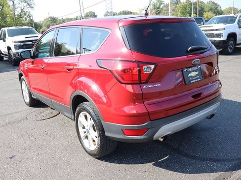 Used 2019 Ford Escape SE FWD image 3