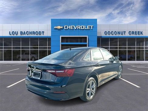 Used 2024 Volkswagen Jetta SE image 8