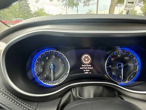 Used 2019 Chrysler Pacifica Limited FWD image 34
