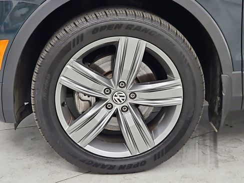Used 2018 Volkswagen Tiguan SEL Premium AWD/4WD image 13