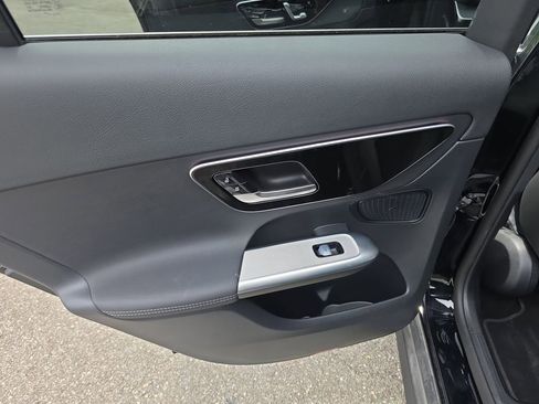 Certified 2025 Mercedes-Benz GLC 300 4MATIC image 17