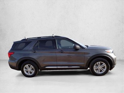 Used 2020 Ford Explorer XLT image 5