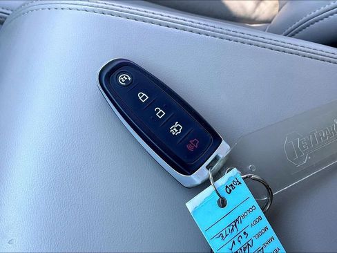 Used 2017 Lincoln Navigator Select RWD image 36