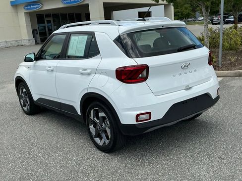 Used 2025 Hyundai Venue SEL FWD image 4
