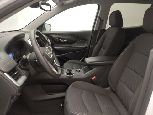 Used 2024 GMC Terrain SLE image 17